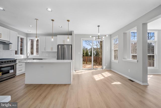2373 WHITESTONE HILL CT, Falls Church, VA 22043
