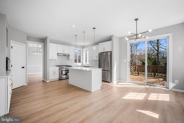 2373 WHITESTONE HILL CT, Falls Church, VA 22043