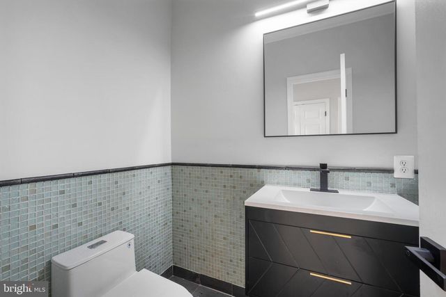 2373 WHITESTONE HILL CT, Falls Church, VA 22043