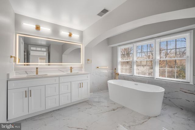 2373 WHITESTONE HILL CT, Falls Church, VA 22043