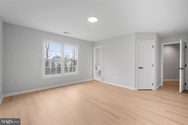 2373 WHITESTONE HILL CT, Falls Church, VA 22043