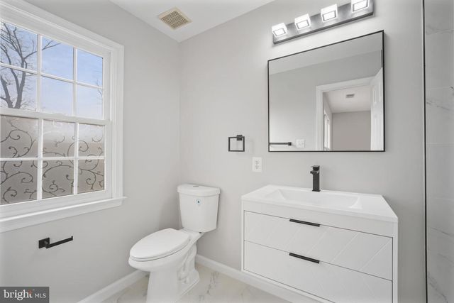 2373 WHITESTONE HILL CT, Falls Church, VA 22043