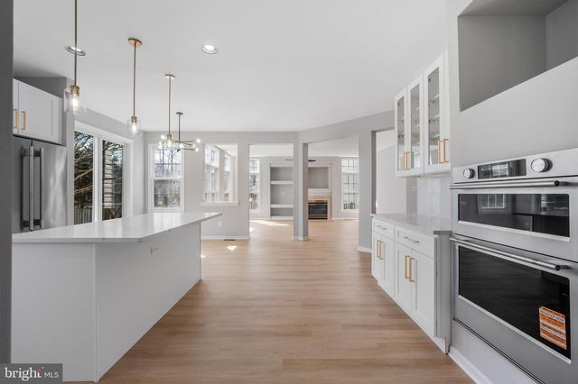 2373 WHITESTONE HILL CT, Falls Church, VA 22043