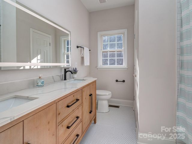 7852 Grimsby Circle, Harrisburg, NC 28075