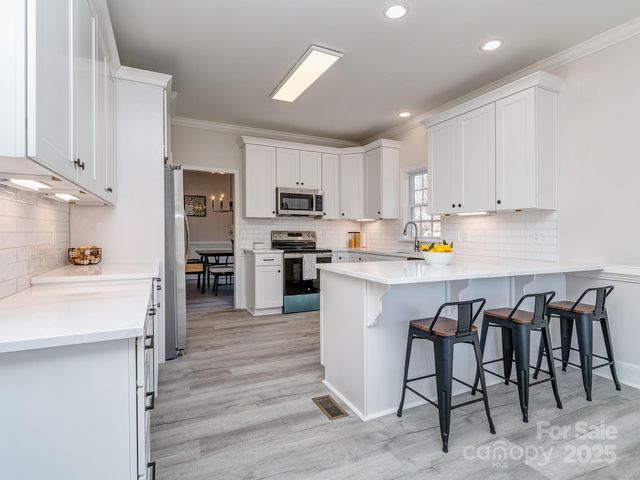 7852 Grimsby Circle, Harrisburg, NC 28075