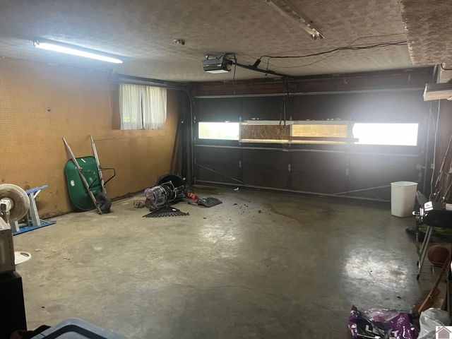 217 Tudor, Paducah, KY 42003