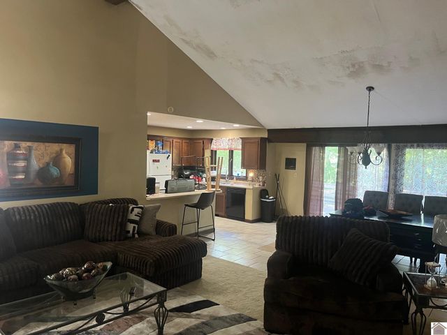 217 Tudor, Paducah, KY 42003