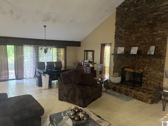 217 Tudor, Paducah, KY 42003