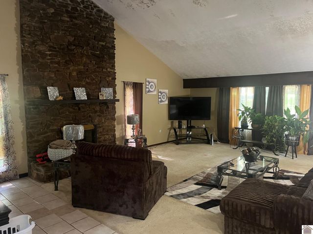 217 Tudor, Paducah, KY 42003