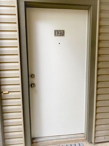 9707 Richmond Avenue 127, Houston, TX 77042