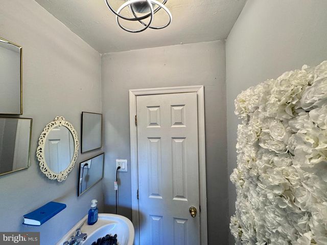 4708 EADS ST NE, Washington, DC 20019