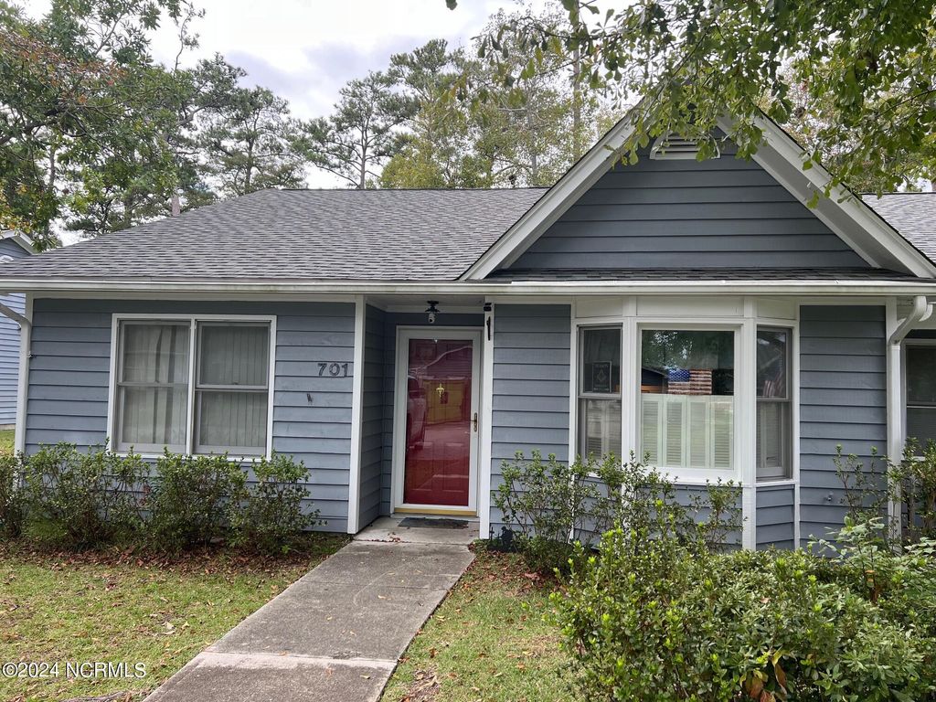 600 N 35th Street 701, Morehead City, NC 28557
