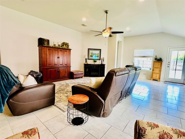 5613 Sacco ST, Round Rock, TX 78665