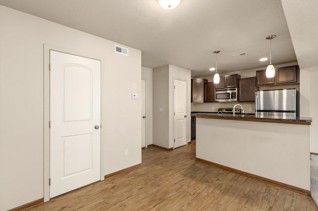 8601 Westown Parkway 28105, West Des Moines, IA 50266