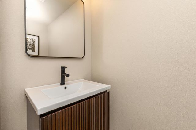 8601 Westown Parkway 28105, West Des Moines, IA 50266