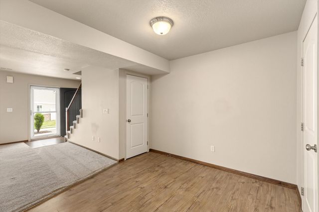 8601 Westown Parkway 28105, West Des Moines, IA 50266