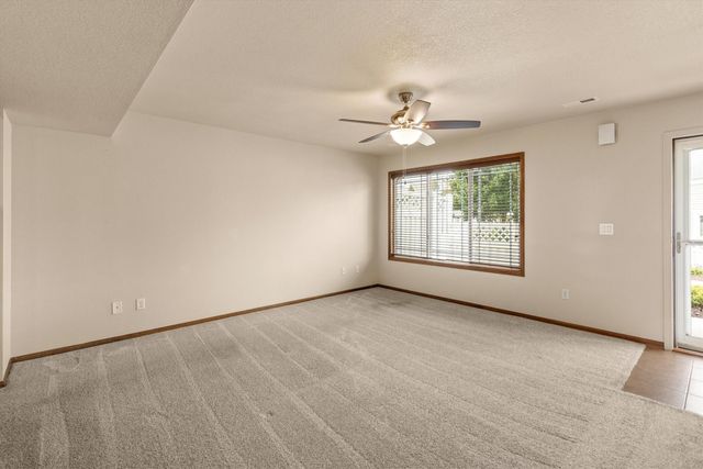 8601 Westown Parkway 28105, West Des Moines, IA 50266