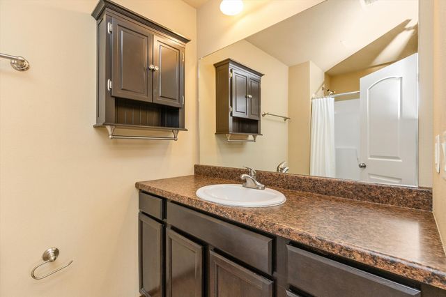 8601 Westown Parkway 28105, West Des Moines, IA 50266