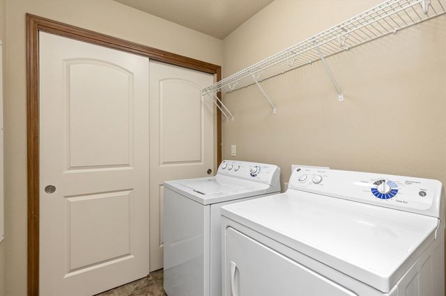 8601 Westown Parkway 28105, West Des Moines, IA 50266