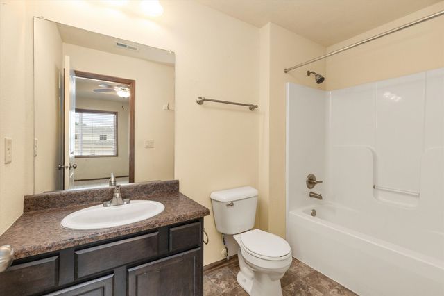 8601 Westown Parkway 28105, West Des Moines, IA 50266