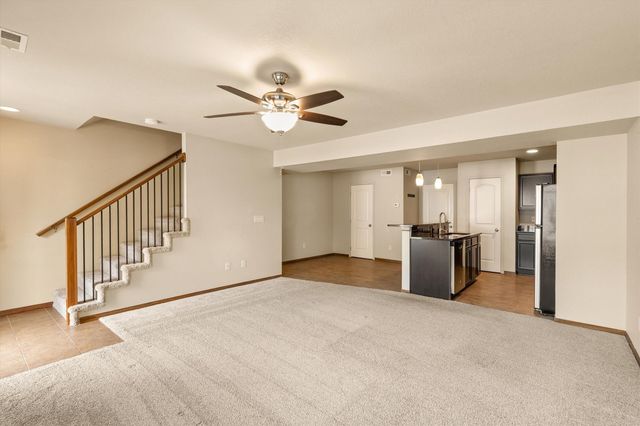 8601 Westown Parkway 28105, West Des Moines, IA 50266