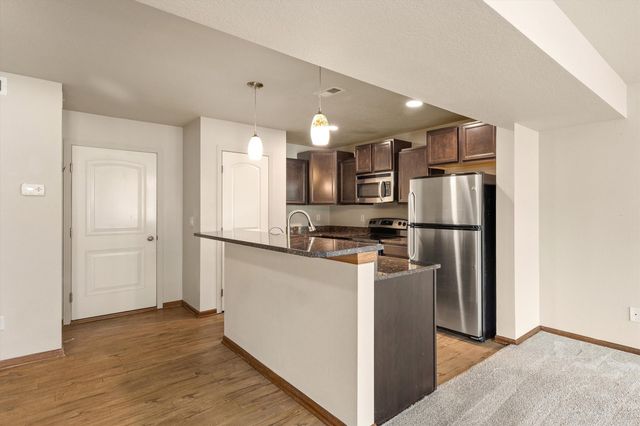 8601 Westown Parkway 28105, West Des Moines, IA 50266