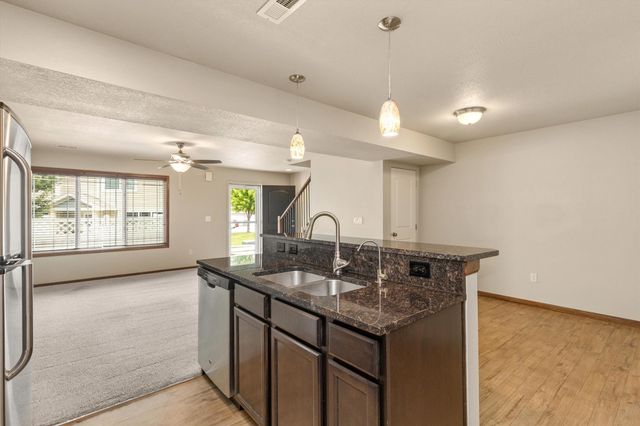 8601 Westown Parkway 28105, West Des Moines, IA 50266