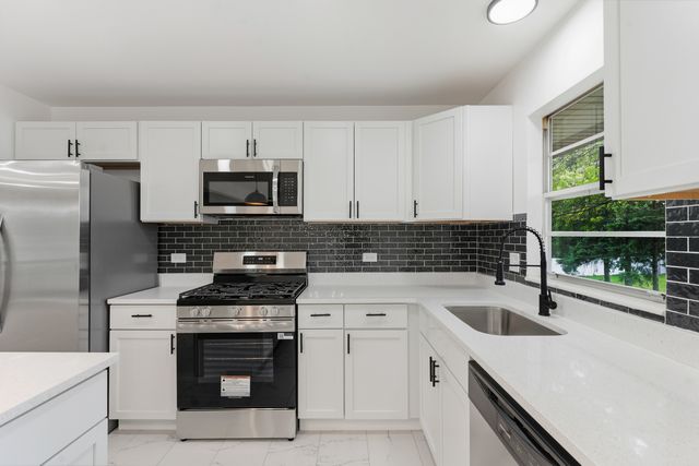2151 Baker Street, Aurora, IL 60506