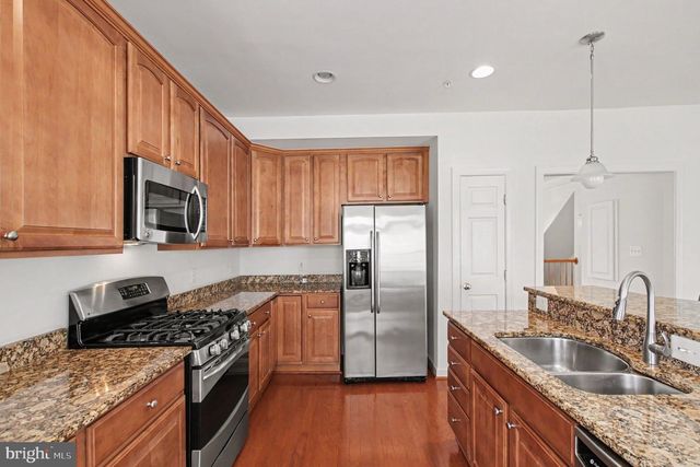 5625 HARRINGTON FALLS LN, Alexandria, VA 22312