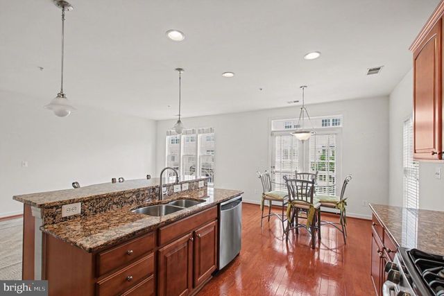 5625 HARRINGTON FALLS LN, Alexandria, VA 22312