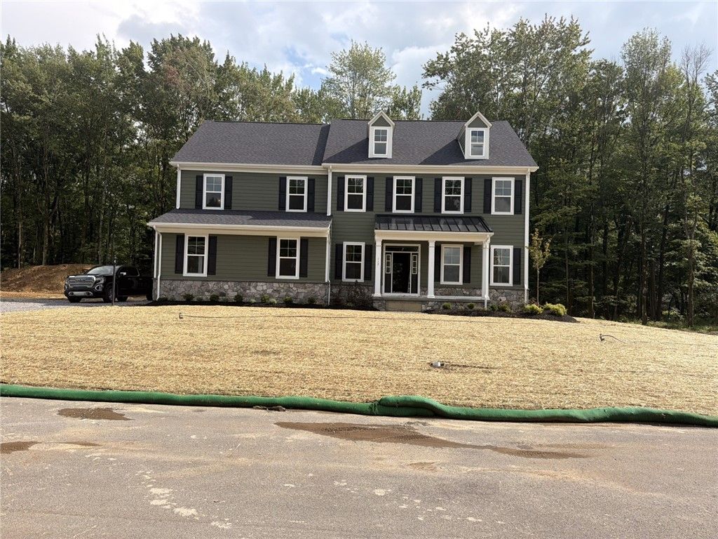Image 1 of property listing at 117 Shadow Ridge Drive, Penn Twp, PA 16002