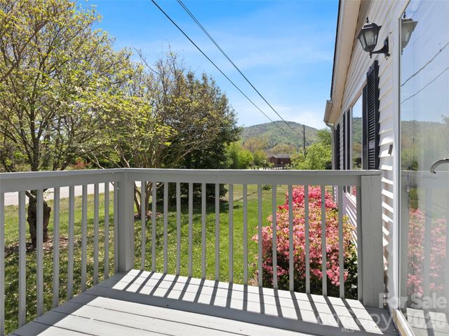 60 Dix Creek Chapel Road, Asheville, NC 28806