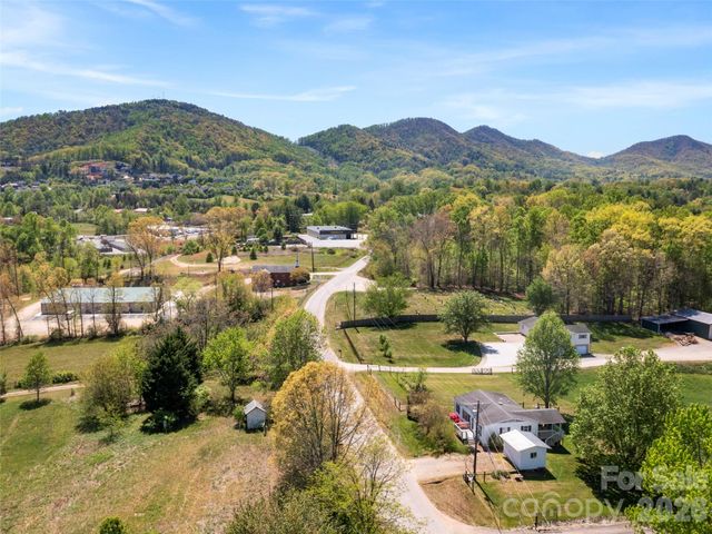 60 Dix Creek Chapel Road, Asheville, NC 28806