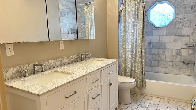 39 Snow St Single, Boston, MA 02135