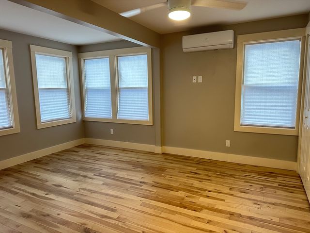 39 Snow St Single, Boston, MA 02135