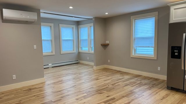 39 Snow St Single, Boston, MA 02135