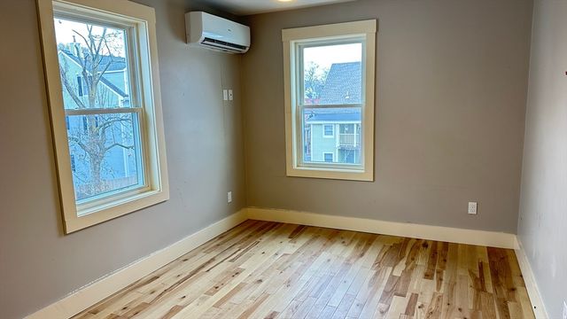 39 Snow St Single, Boston, MA 02135