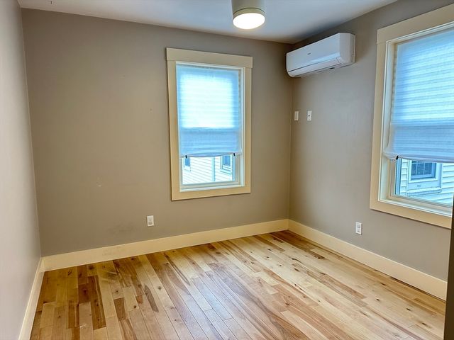 39 Snow St Single, Boston, MA 02135
