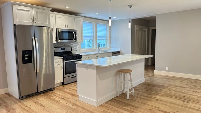 39 Snow St Single, Boston, MA 02135