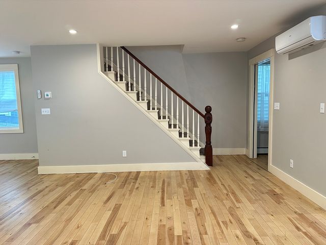39 Snow St Single, Boston, MA 02135