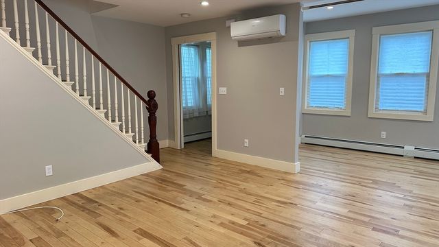 39 Snow St Single, Boston, MA 02135