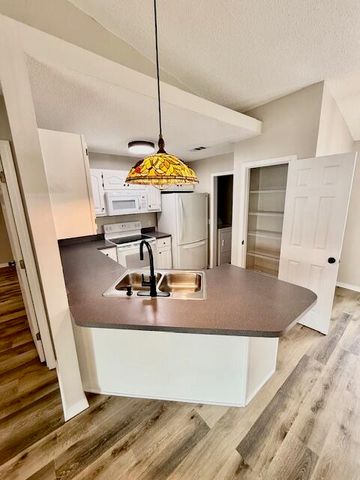 2 Stowe Road, Mary Esther, FL 32569