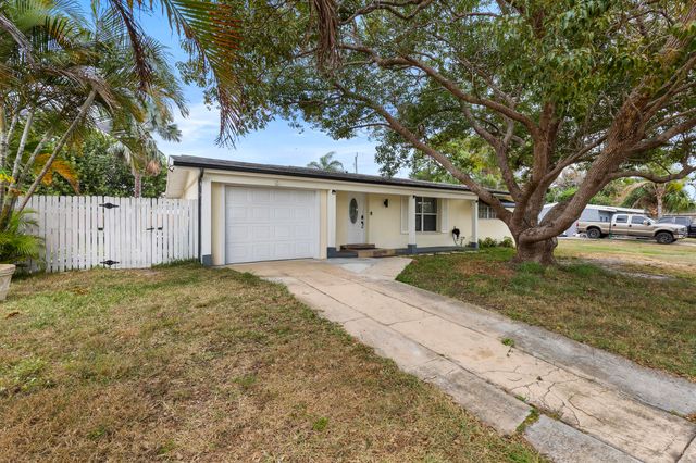 173 SE Placita Court, Port St. Lucie, Port St Lucie, FL 34983