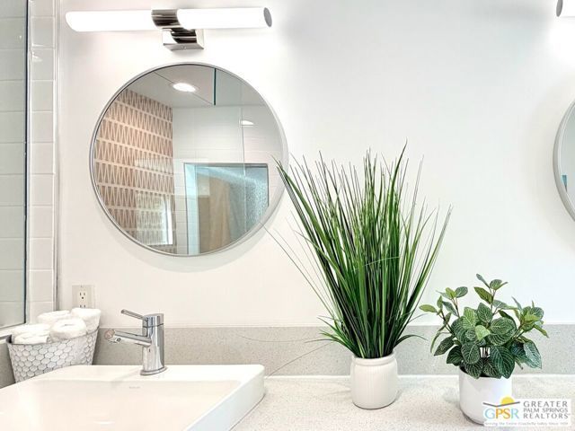 588 E San Lorenzo Road 202, Palm Springs, CA 92264