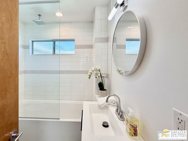 588 E San Lorenzo Road 202, Palm Springs, CA 92264