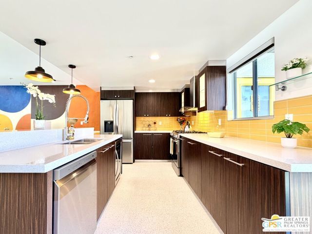 588 E San Lorenzo Road 202, Palm Springs, CA 92264