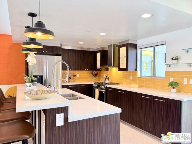 588 E San Lorenzo Road 202, Palm Springs, CA 92264