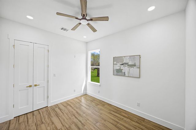 1511 Waco St, Dayton, TX 77535