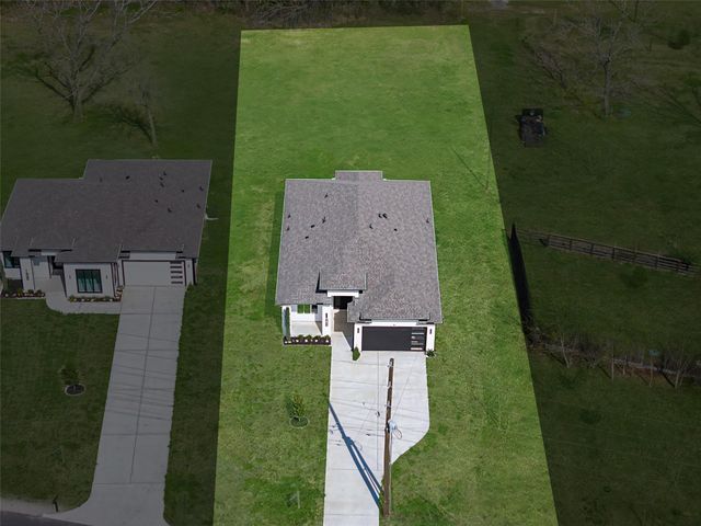 1511 Waco St, Dayton, TX 77535