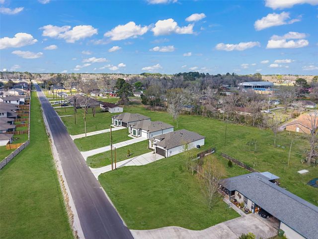 1511 Waco St, Dayton, TX 77535